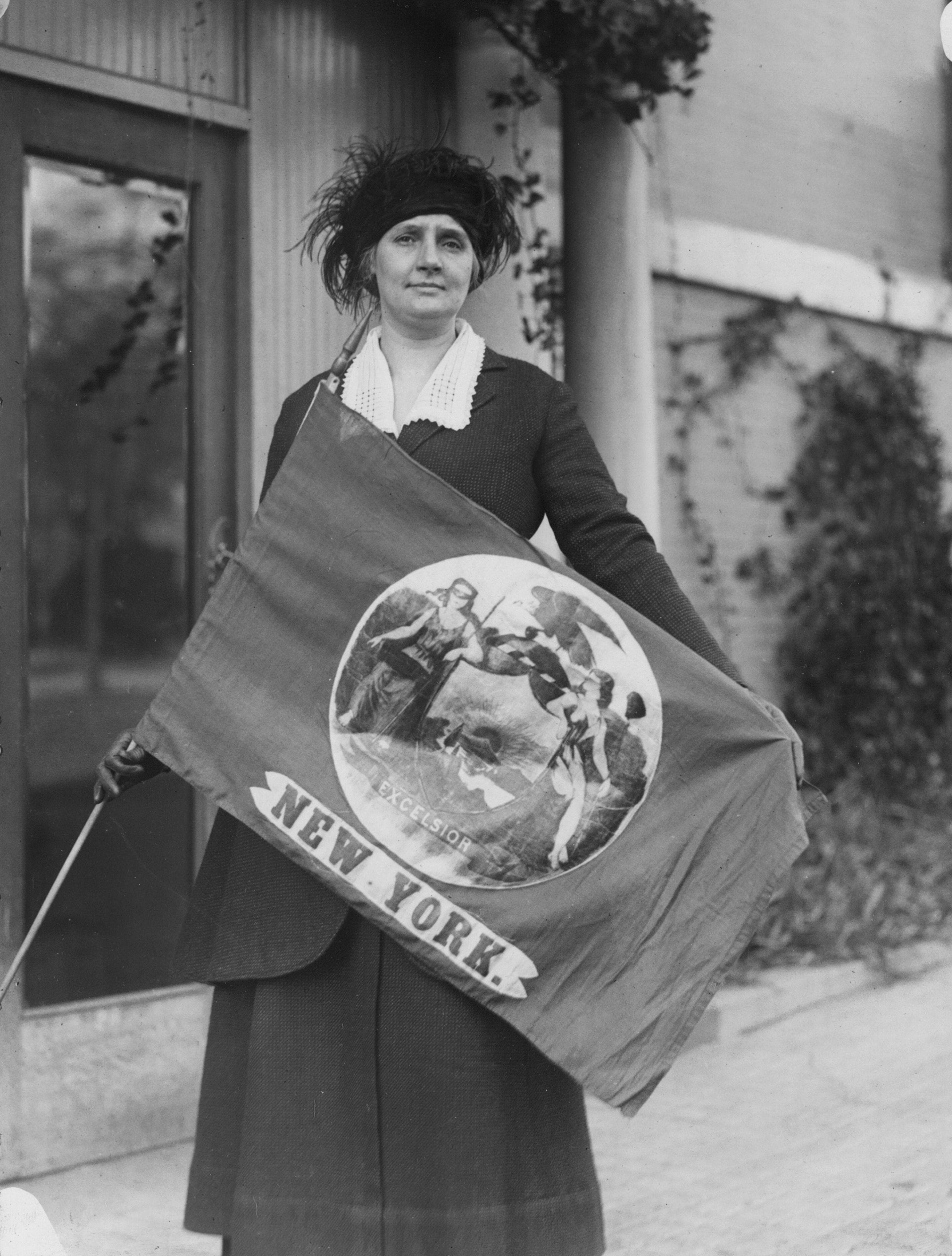 Miss Edith Ainge, of Jamestown, New York, the first delegate to the convention of the National Woman's Party to arrive at Woman's Party headquarters in Washington, Miss Ainge is holding the New York s